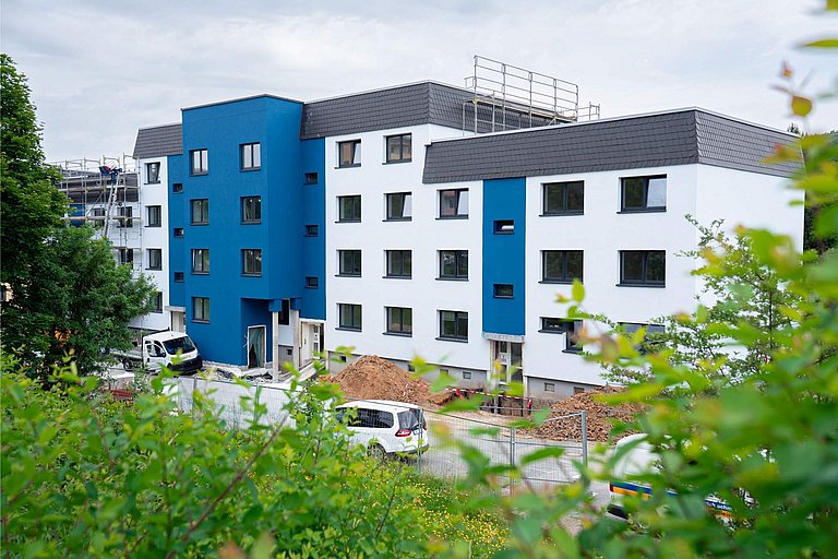 Im ehemaligen WBS-70-Plattenbau entstehen modernste Wohnungen in Lößnitz
