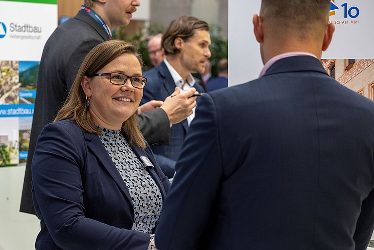 Persönlicher Gesprächstermin auf der EXPO REAL 2025 mit Marie Erfurt von phase 10 ©David Nuglisch